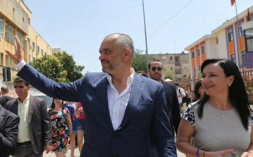 Αποθεώθηκε ο Ράμα στη Σερβία