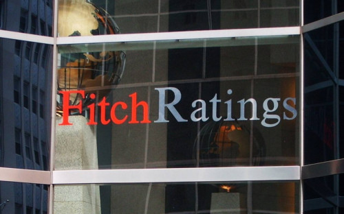Ο οίκος Fitch υποβάθμισε το αξιόχρεο της Γαλλίας σε ΑΑ