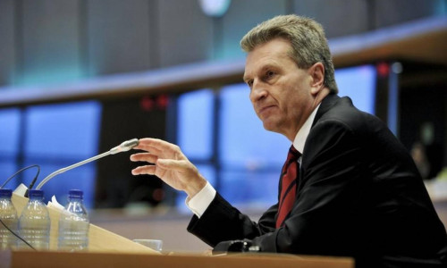 Έτινγκερ: O ESM είναι εδώ για να βοηθήσει την Ελλάδα