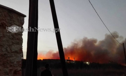 Χανιά: Δύσκολη νύχτα στον Πλάτανο Κισάμου απο την πύρινη λαίλαπα - Απειλήθηκαν σπίτια (vid)