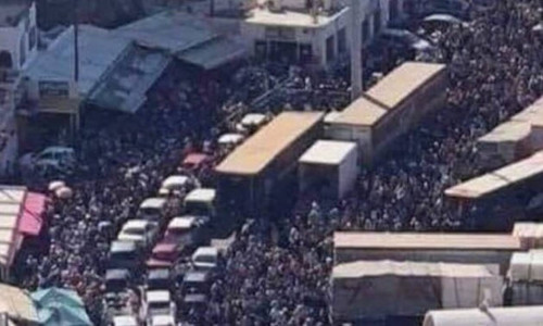 «Βούλιαξε» από κόσμο η Σαντορίνη! Η απίστευτη φωτογραφία που κάνει το γύρο του διαδικτύου