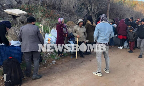 To Newsbomb.gr στη Μυτιλήνη: Σε εξέλιξη η μεταφορά μεταναστών σε δομές φιλοξενίας