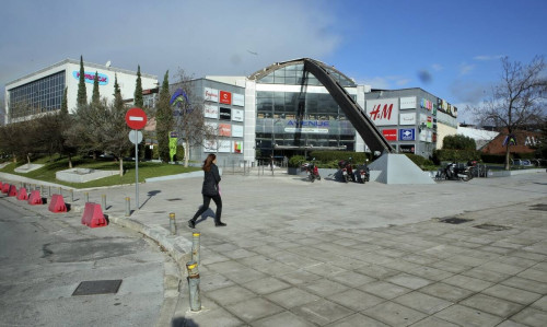 Άρση μέτρων: Ανοιχτό το ενδεχόμενο να ανοίξουν νωρίτερα εστίαση, εμπορικά και εσωτερικοί χώροι