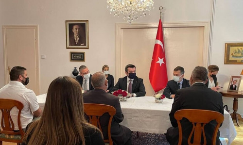 Προκαλεί από τη Θεσσαλονίκη ο Τούρκος υφυπουργός Εξωτερικών με δηλώσεις για «τουρκική κοινότητα»