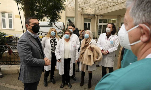 Τσίπρας: Μια νέα κυβέρνηση το 2022 θα στηρίξει γιατρούς και νοσηλευτές