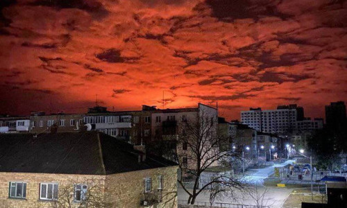Νύχτα-κόλαση στο Κίεβο λίγο πριν τις κρίσιμες διαπραγματεύσεις - Η Ρωσία κατέλαβε τη Χερσώνα