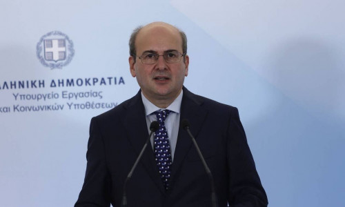 Χατζηδάκης: Μείωση εισφορών κατά μισή μονάδα από την 1η Ιουνίου – Ανάσα για χιλιάδες επιχειρήσεις