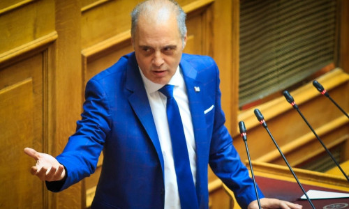 ΚΚΕ και Ελληνική Λύση αποχώρησαν από τη συζήτηση για την Εξεταστική