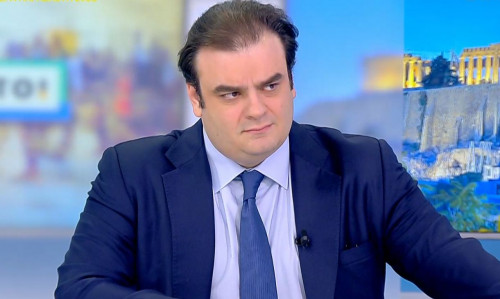 Πιερρακάκης: Μία ημέρα αποβολή για τη χρήση κινητού - Όποιος βιντεοσκοπεί θα αλλάζει σχολείο