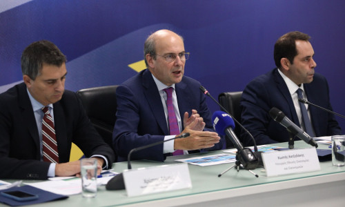 Τα νέα μέτρα: 12 αυξήσεις αποδοχών και 12 μειώσεις φόρων- Κέρδος 1,5 εκατ. ευρώ για τους πολίτες