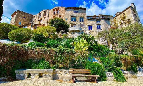 Εκατομμυριούχος 95 ετών άφησε ολόκληρη την περιουσία του στη γενέτειρά του με έναν όρο