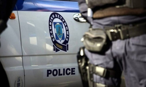 Κρήτη: Χειροπέδες σε 22χρονο που είχε μέσα στο αυτοκίνητο του παράνομα βεγγαλικά και κροτίδες
