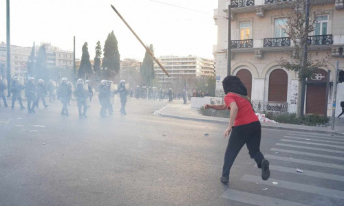 Η επόμενη μέρα στο Σύνταγμα - Εικόνες καταστροφής από το κέντρο της Αθήνας