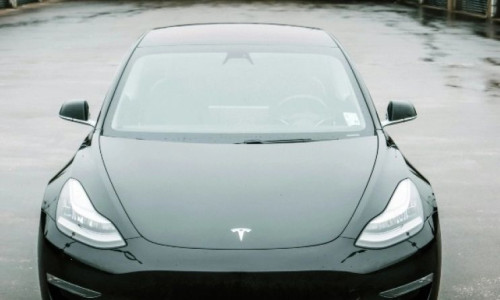 Δεδομένα θανατηφόρου τροχαίου με Tesla κρύφτηκαν για χρόνια - Μέχρι που ένας χάκερ τα ανακάλυψε