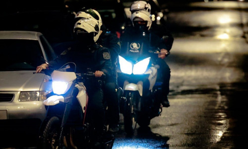 ΕΛΑΣ για έφοδο ΜΑΤ σε καταστήματα στα Εξάρχεια