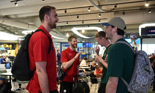 Euroleague Final Four 2025: «Πηγαδάκια» στο αεροδρόμιο πριν την αναχώρηση για Άμπου Ντάμπι