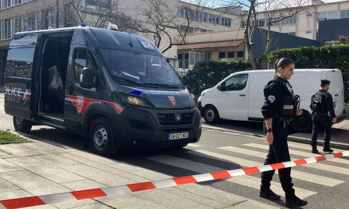 Γαλλία: Ένας ιερέας, έναν τραυματιοφορέας, ένας καθηγητής σε δίκτυο παιδεραστίας - 55 συλλήψεις