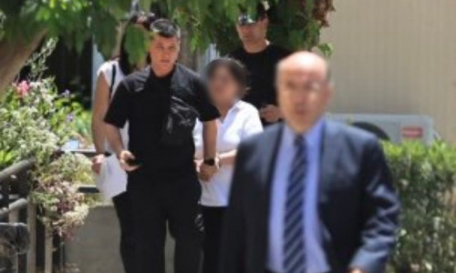 Ελεύθερη υπό όρους η δήθεν PR που δήλωνε δημοσιογράφος με τις ταξιδιωτικές απάτες