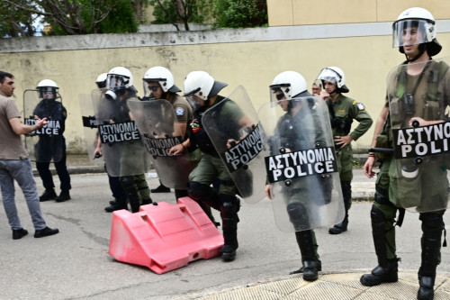 Απεργία ταξί: Επεισόδια με χρήση χημικών ανάμεσα σε ΜΑΤ και διαδηλωτές - Βίντεο