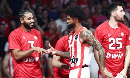 Ολυμπιακός - Παναθηναϊκός: 18 βολές στο ημίχρονο οι γηπεδούχοι - «Σημάδεψε» τον Σλούκα ο Παπαπέτρου
