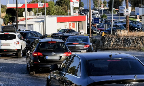 Κίνηση τώρα: Ακινητοποιημένο φορτηγό στην Αθηνών – Κορίνθου, «έμφραγμα» στον Κηφισό