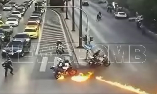 Βίντεο: Η στιγμή της επίθεσης με μολότοφ κατά τεσσάρων αστυνομικών στην Πανόρμου
