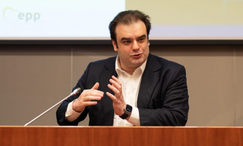 Το πρέσινγκ Πιερρακάκη στις τράπεζες να ανοίξουν την στρόφιγγα σε νοικοκυριά – επιχειρήσεις