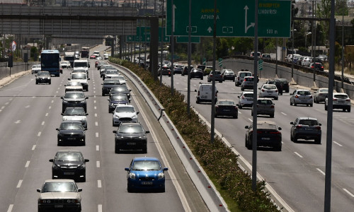 Νέος ΚΟΚ: Τα «τσουχτερά» πρόστιμα για χρήση κινητού, παράνομη στάθμευση και αγενή συμπεριφορά