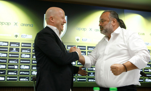 ΑΕΚ: Ο Ηλιόπουλος έδωσε το σύνθημα με τη σερβική λέξη «idemo» - Η πιαθιασμένη ομιλία στον Νίκολιτς