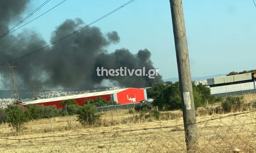 Φωτιά τώρα σε εγκαταλελειμμένο κτίριο στον Εύοσμο