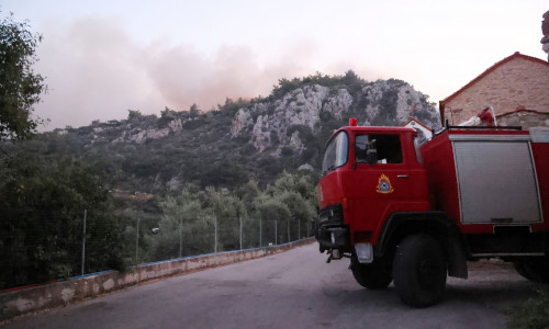 Φωτιά σε φορτηγό σε δάσος κοντά στο Άγιον Όρος - Επιχειρεί ένα αεροσκάφος
