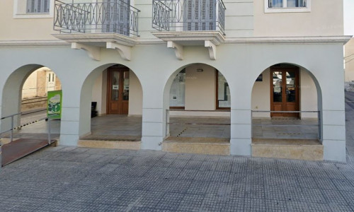Σύρος: Τα έκανε «γης Μαδιάμ» μέσα στο ΚΕΠ, γρονθοκόπησε υπάλληλο και μετά τον… δάγκωσε
