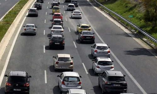 Κίνηση τώρα: Σε εξέλιξη η έξοδος των αδειούχων του Ιουλίου - Καθυστερήσεις σε Αττική Οδό, Κηφισό