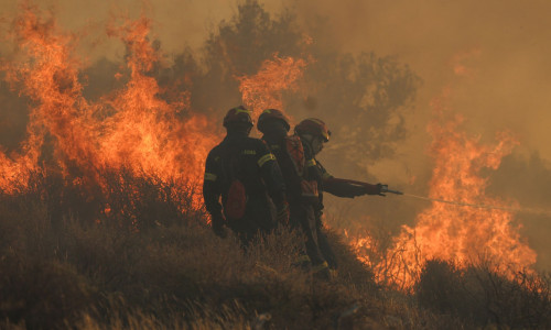 Φωτιά τώρα: Αυξημένες οι δυνάμεις στη Θεσσαλονίκη - Βελτιωμένη εικόνα σε Λάρισα και Γρεβενά
