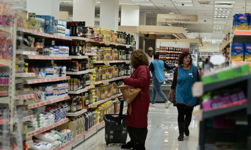 ΙΕΛΚΑ: Επιβράδυνση πληθωρισμού στα σούπερ μάρκετ τον Ιούνιο