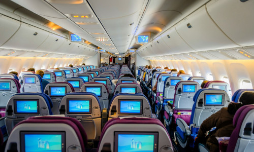 Τρόμος πριν την απογείωση: Ματαιώθηκε και 18 επιβάτες τραυματίστηκαν εγκαταλείποντας σε τσουλήθρα