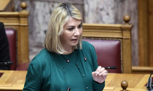 Ζέττα Μακρή: «Μου έβαλε το μαχαίρι στον λαιμό για τα χρήματα που έπρεπε να δώσω»