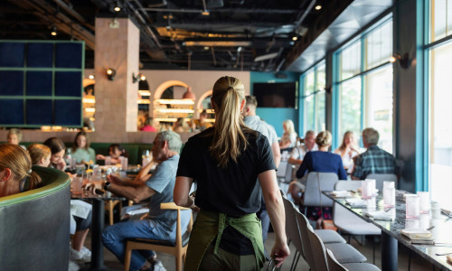 Ευέλικτο ωράριο: Πώς θα λειτουργεί σε εστίαση και εμπόριο - Τι προβλέπει το νέο εργασιακό νομοσχέδιο