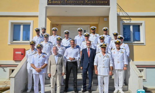 Δωρεά ωρολογίων στο προσωπικό της Διοίκησης Υποβρυχίων Καταστροφών παρουσία Μητσοτάκη