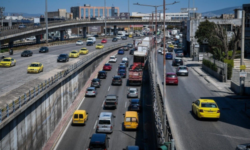 Κίνηση τώρα: Ποιοι δρόμοι ειναι στο «κόκκινο» – Πού παρατηρούνται προβλήματα