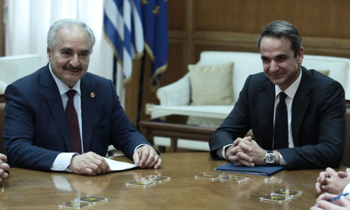 Η κρίσιμη συνάντηση Μητσοτάκη - Πλεύρη:  Η Ελλάδα δεν είναι ξέφραγο αμπέλι