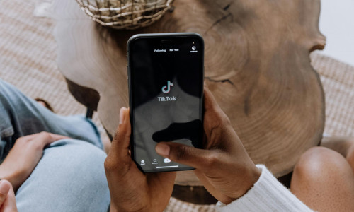 Οι πιο δημοφιλείς ελληνικές τάσεις στο TikTok αυτή τη στιγμή