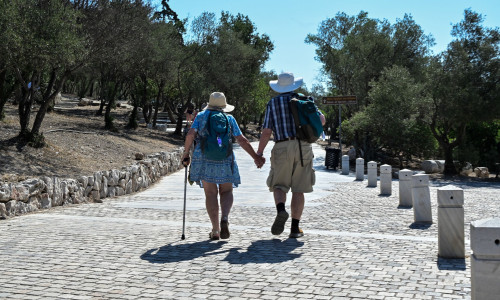 Καιρός: Ο καύσωνας επιστρέφει, ενισχύονται τα μελτέμια από την Κυριακή