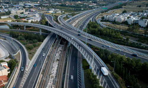 Φωτιά τώρα: Έκλεισαν έξοδοι της Αττικής Οδού