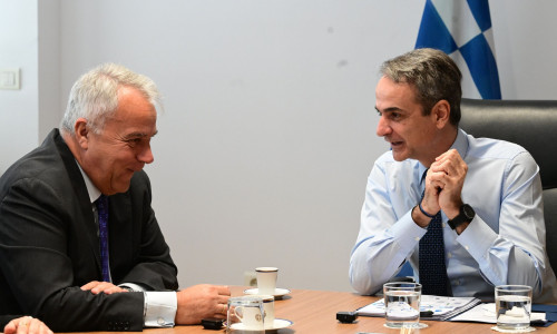 Πολιτικός καύσωνας διάρκειας με εξεταστική και προανακριτικές - Ποια είναι η γραμμή Μητσοτάκη