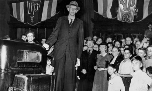 Η τραγική ιστορία του ψηλότερου ανθρώπου στον κόσμο - H διατροφή του με 5.000 θερμίδες την ημέρα
