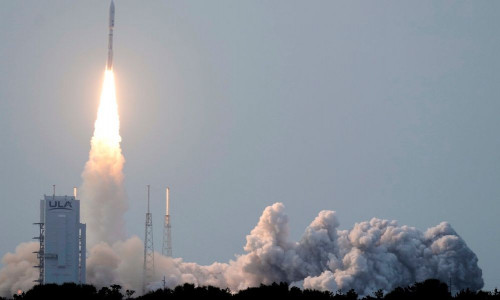 Συμμαχία Μπέζος - Μασκ: Η SpaceX βοήθησε την Amazon να εκτοξεύσει δορυφόρους