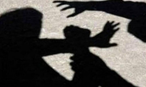 Πάτρα: Άνδρας σε αμόκ χτύπησε σύζυγο, παιδιά, μητέρα και αστυνομικό