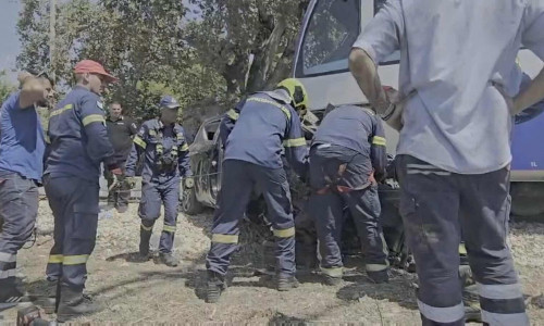 Πάτρα: Σύγκρουση τρένου του Προαστιακού με αυτοκίνητο – Απεγκλωβίστηκε ο οδηγός του ΙΧ