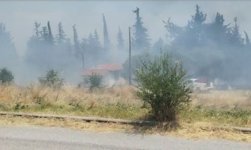 Φωτιά στη Θεσσαλονίκη – Επιχειρούν και 4 εναέρια μέσα, ήχησε το «112»